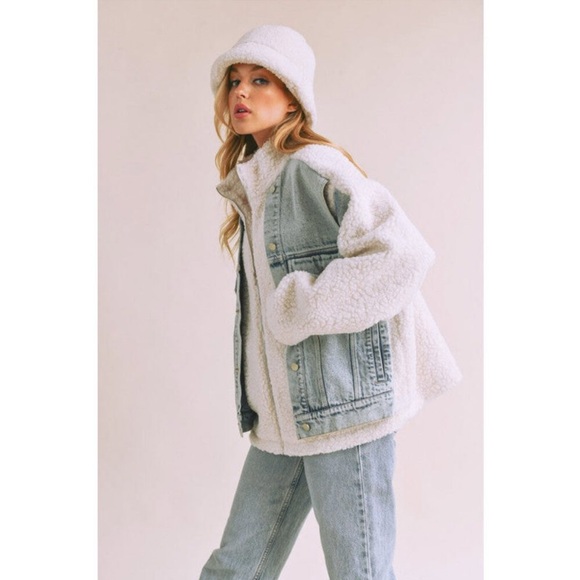 New Aemi & Co Jean Denim Jacket with faux fur large - Picture 5 of 10